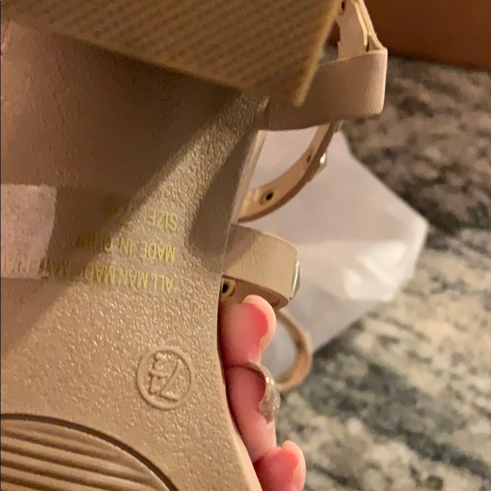 Shoes - Picture 3 of 4